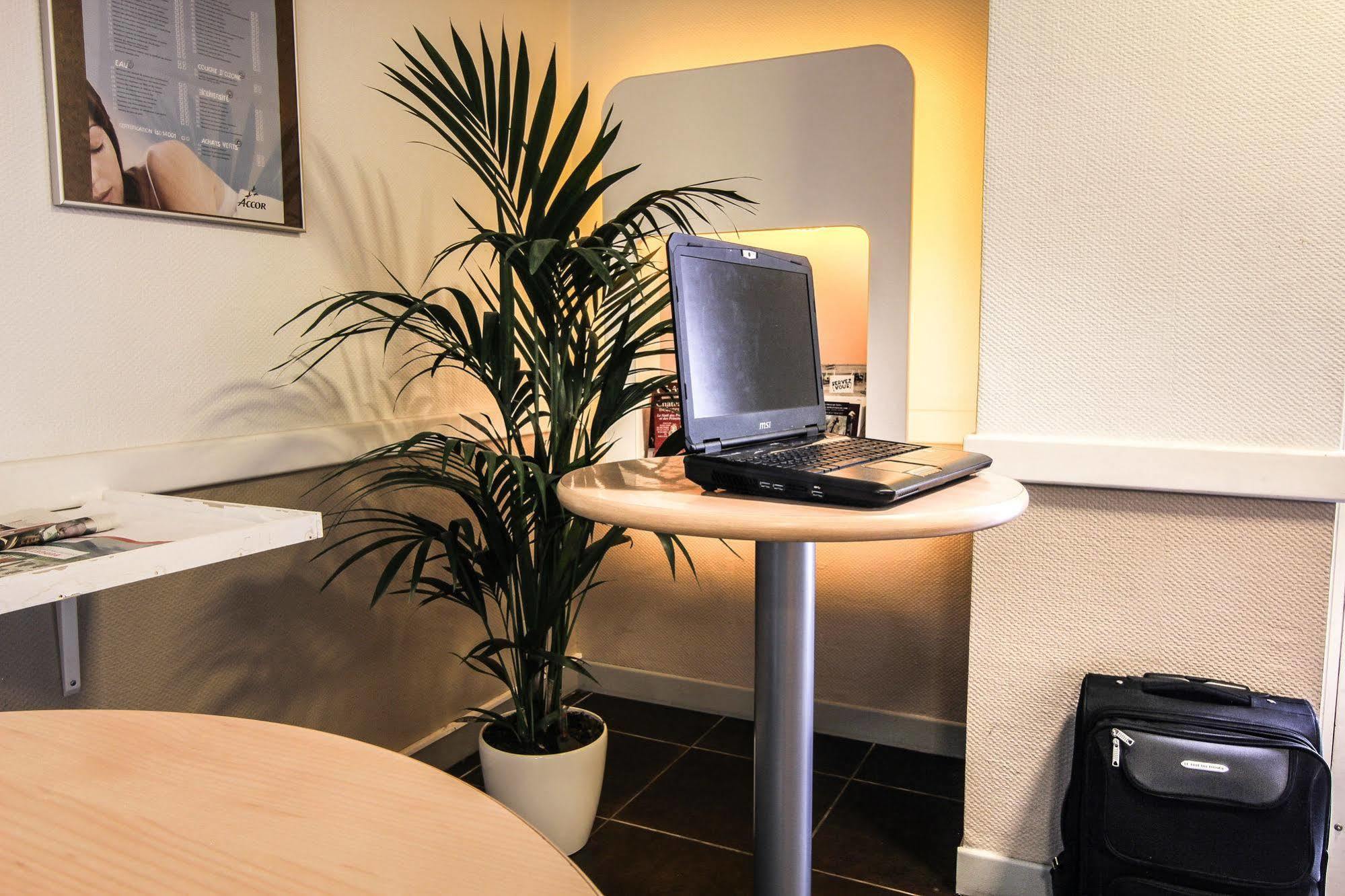 Ibis Budget Châteaudun المظهر الخارجي الصورة